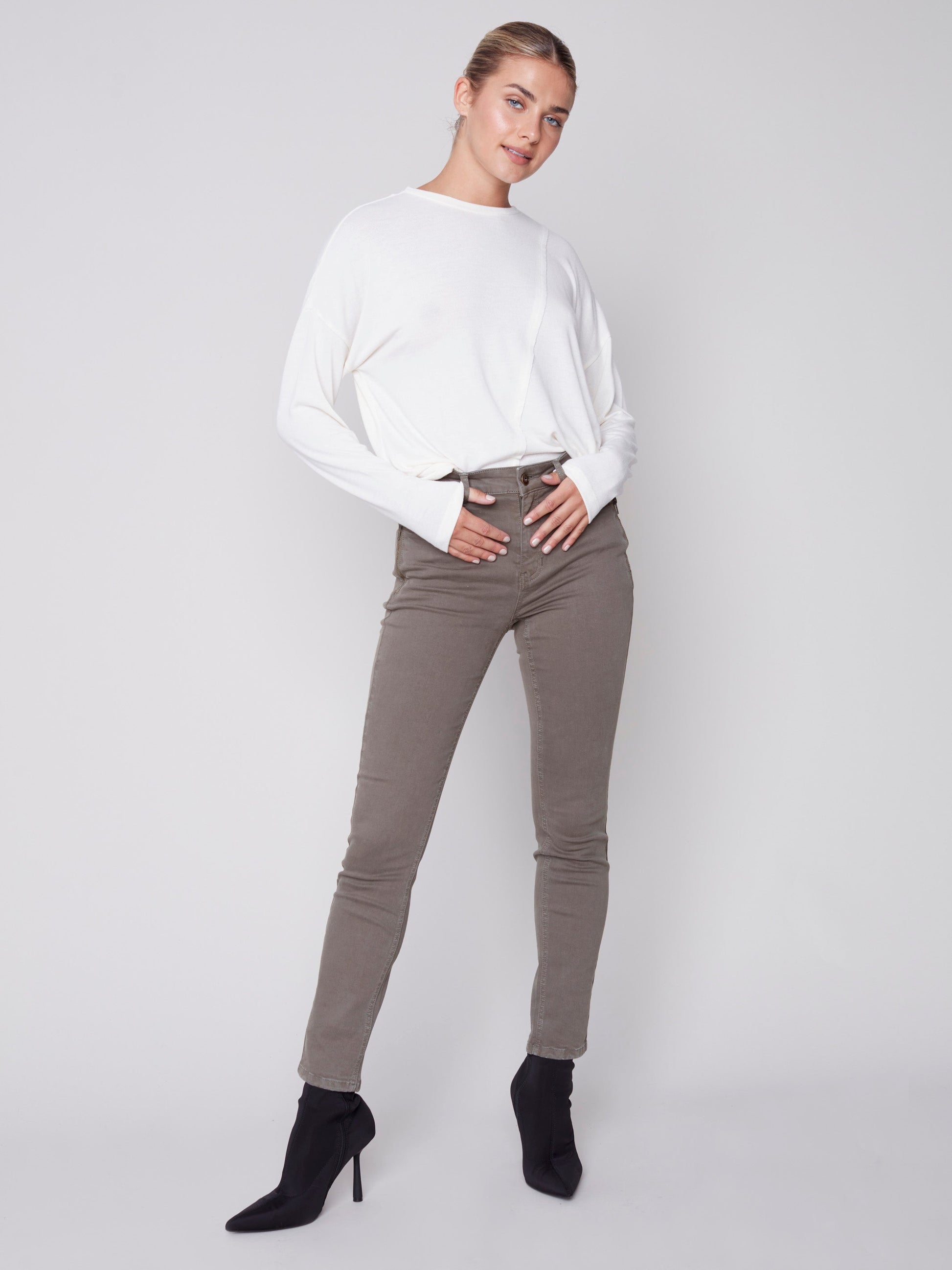 A woman wearing comfortable Charlie B Side Zip Pocket Skinny Jeans.