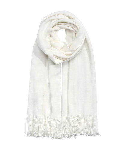 Light grey cozy cashmere Echo New York muffler
Essentials Milk Muffler Scarf.