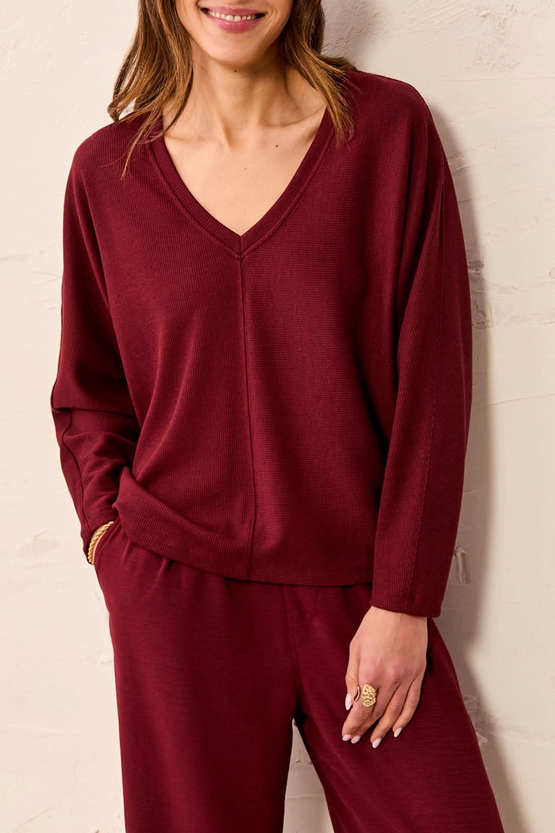 DOLMAN V-NECK TOP