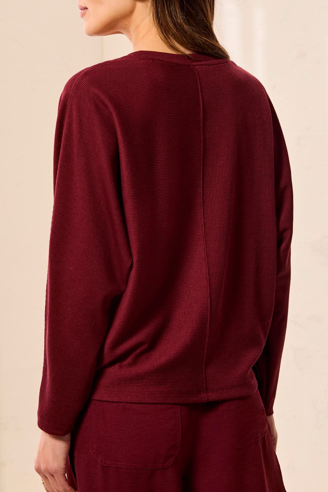 DOLMAN V-NECK TOP